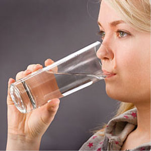 пить чистую воду