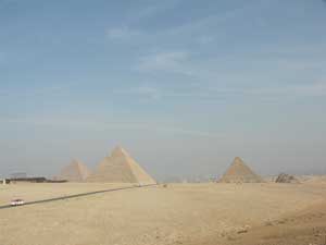 три пирамиды в Египте