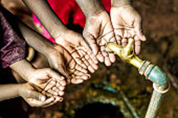 Мыть руки надо всем, даже в Африке