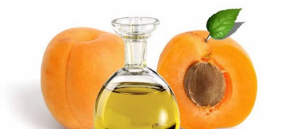 The use of peach oil for cosmetic purposes