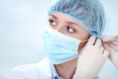 Фото девушки в медицинской маске