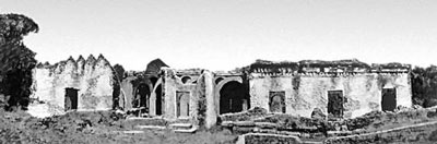 Руины Большой мечети в Килва-Кисивани. 12 в.