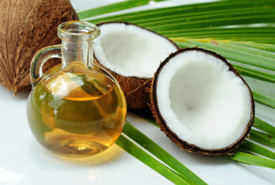 Kokosöl beim Kochen, in Lebensmitteln verwenden