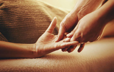 Классический массаж в лечении травматических вывихов суставов пальцев кисти